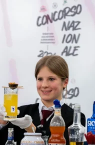 Arianna della 3b presenta il suo cocktail